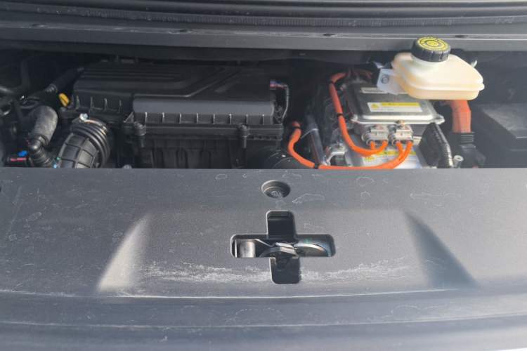 Used Denza D9 2022 DM-i 970 Four-Wheel Drive Prestige Model Engine Bay