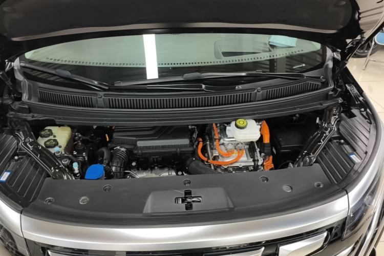 Used Denza D9 2022 DM-i 970 Four-Wheel Drive Prestige Model Engine Bay
