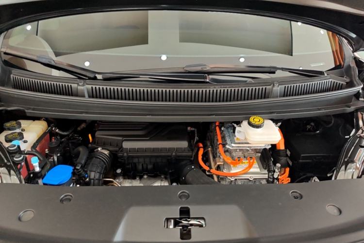 Used Denza D9 2022 DM-i 1040 Prestige Model Engine Bay