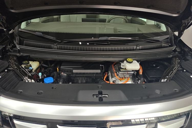 Used Denza D9 2022 DM-i 970 Four-Wheel Drive Flagship Model Engine Bay