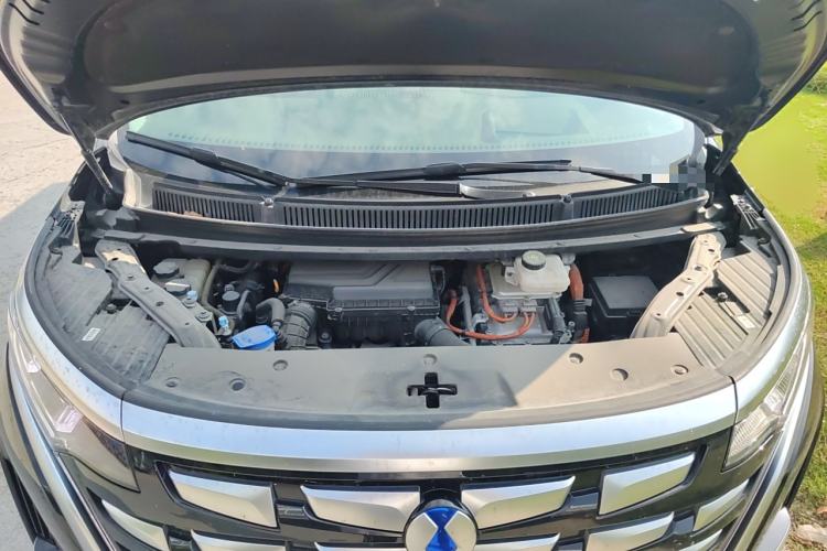 Used Denza D9 2022 DM-i 970 Four-Wheel Drive Flagship Model Engine Bay