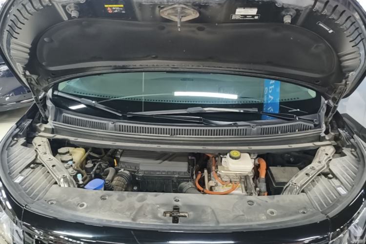 Used Denza D9 2022 DM-i 970 Four-Wheel Drive Flagship Model Engine Bay