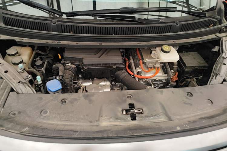 Used Denza D9 2022 DM-i 970 Four-Wheel Drive Prestige Model Engine Bay