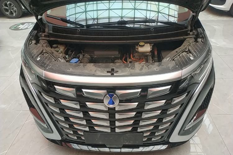 Used Denza D9 2022 DM-i 970 Four-Wheel Drive Flagship Model Engine Bay