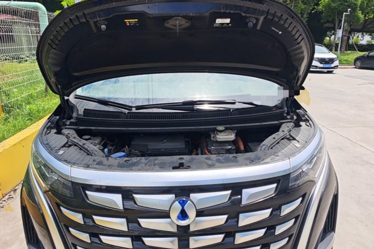 Used Denza D9 2022 DM-i 970 Four-Wheel Drive Flagship Model Engine Bay