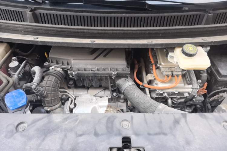 Used Denza D9 2022 DM-i 970 Four-Wheel Drive Flagship Model Engine Bay