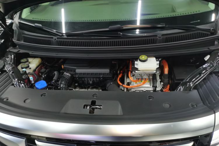 Used Denza D9 2022 DM-i 970 Four-Wheel Drive Flagship Model Engine Bay