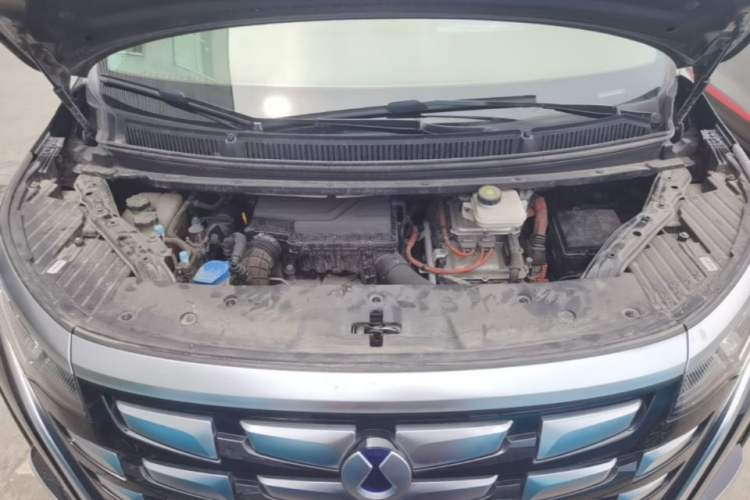 Used Denza D9 2022 DM-i 1040 Prestige Model Engine Bay
