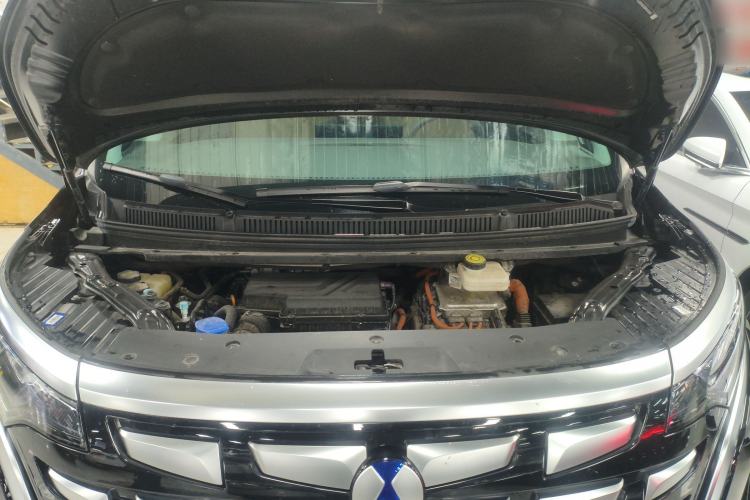 Used Denza D9 2022 DM-i 1040 Prestige Model Engine Bay