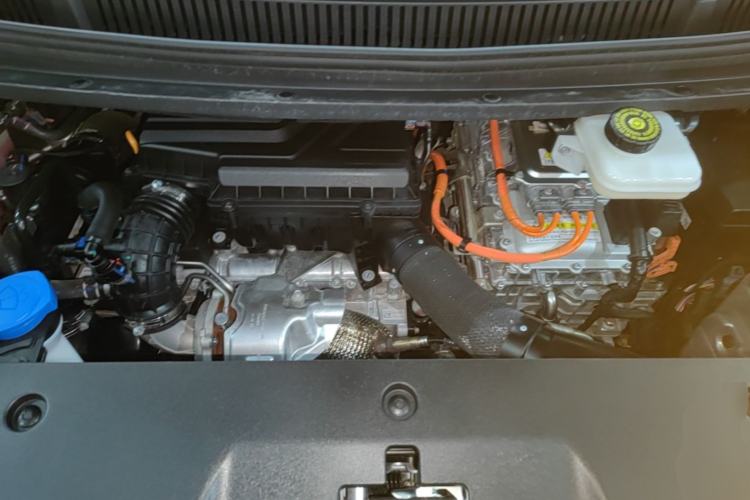 Used Denza D9 2022 DM-i 970 Four-Wheel Drive Flagship Model Engine Bay
