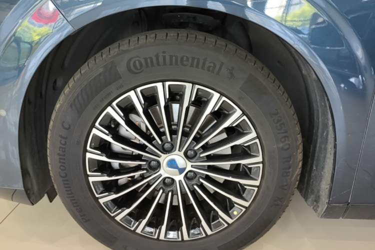Used Denza D9 2022 DM-i 970 Four-Wheel Drive Flagship Model Exterior 1