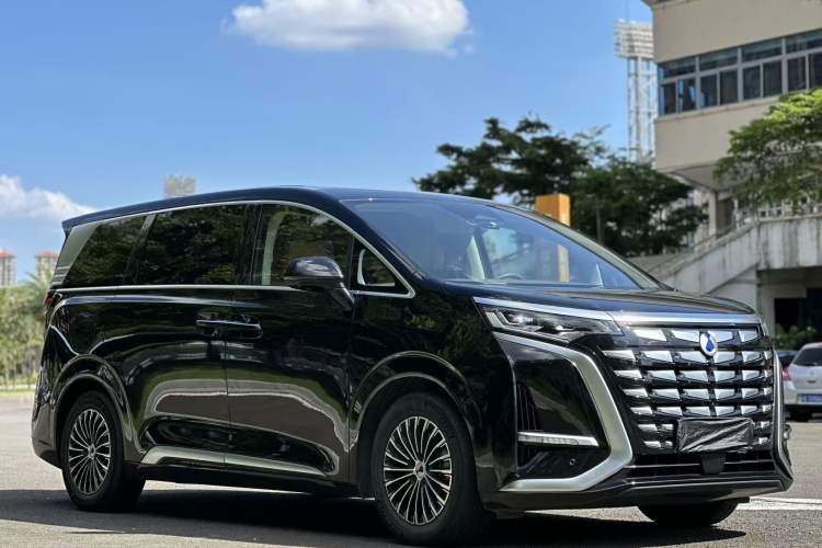 Used Denza D9 2022 DM-i 1040 Prestige Model Exterior 1