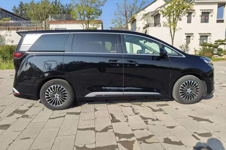 Used Denza D9 2022 EV 600 Four-Wheel Drive Prestige Model Exterior 1