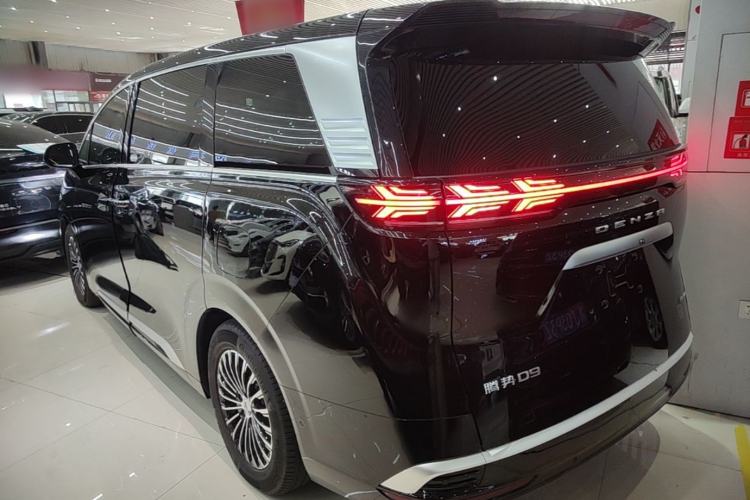 Used Denza D9 2022 DM-i 970 Four-Wheel Drive Flagship Model Exterior 2