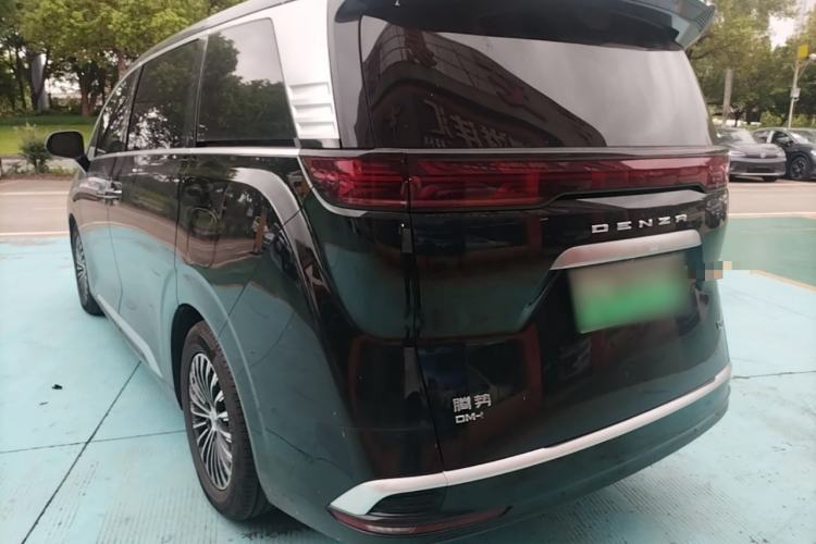 Used Denza D9 2022 DM-i 945 Luxury Model Exterior 2