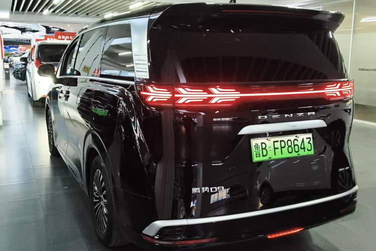 Used Denza D9 2022 DM-i 970 Four-Wheel Drive Flagship Model Exterior 2