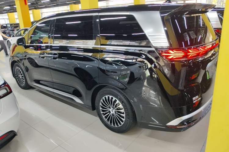 Used Denza D9 2022 DM-i 970 Four-Wheel Drive Prestige Model Exterior 2