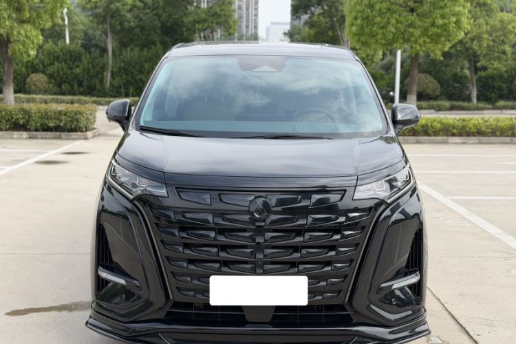 Used Denza D9 2022 DM-i 970 Four-Wheel Drive Prestige Model Exterior 2