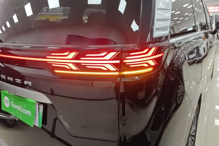 Used Denza D9 2022 DM-i 970 Four-Wheel Drive Prestige Model Exterior 3