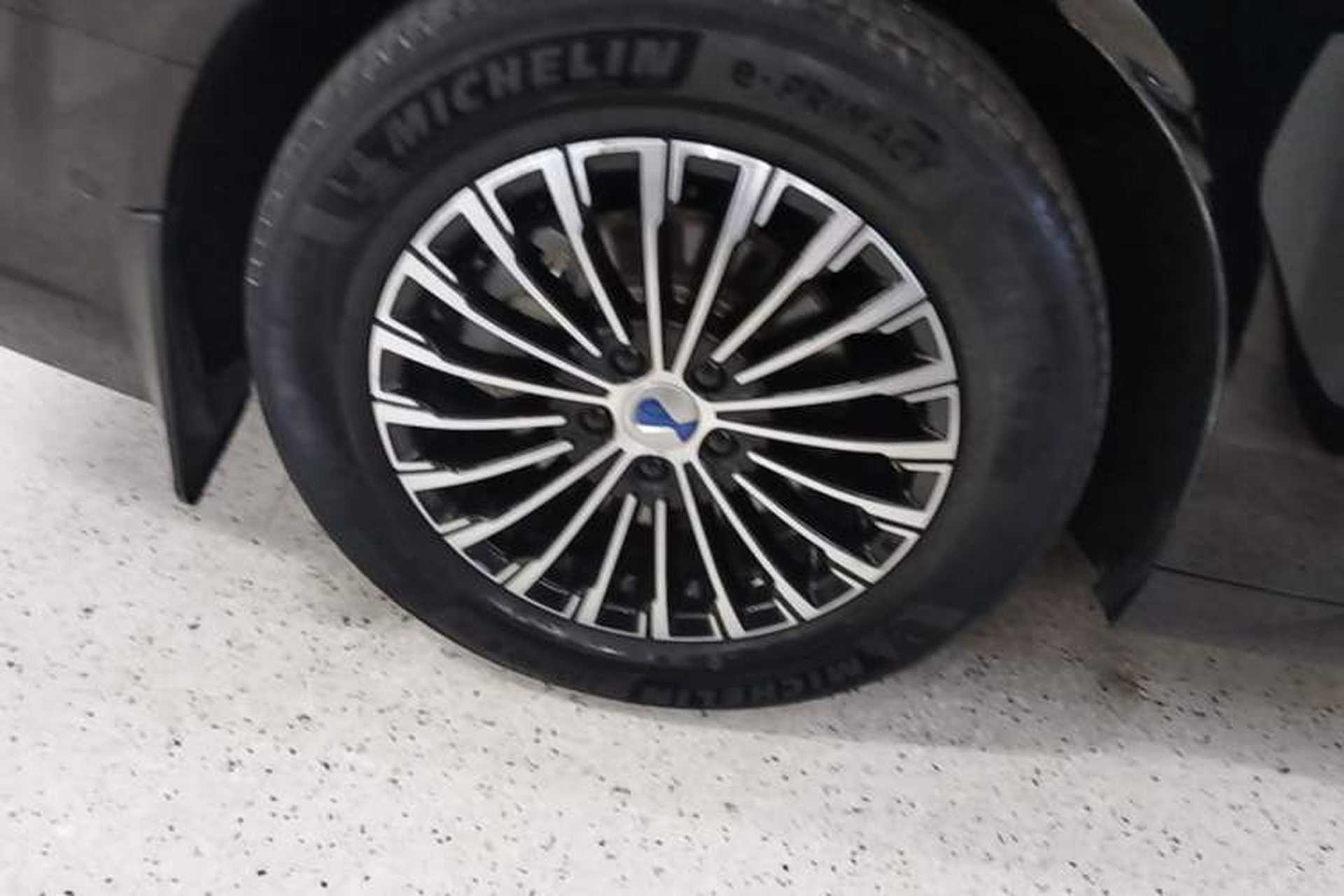 Used Denza D9 2022 DM-i 970 Four-Wheel Drive Flagship Model Exterior 3