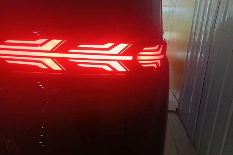 Used Denza D9 2022 DM-i 970 Four-Wheel Drive Flagship Model Exterior 3