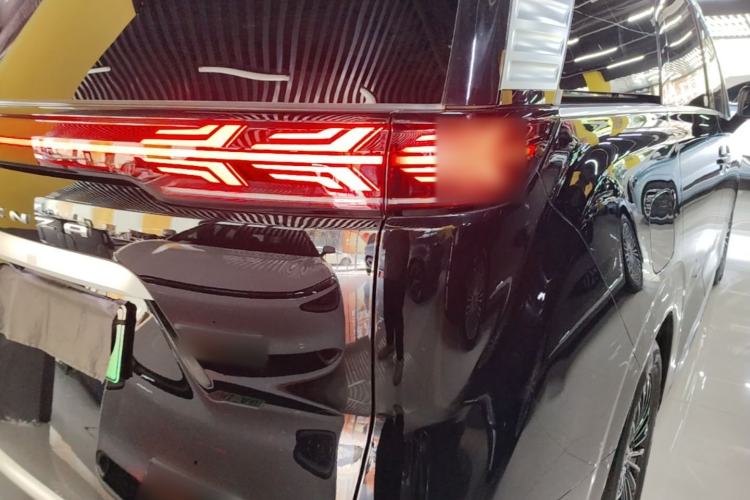 Used Denza D9 2022 DM-i 970 Four-Wheel Drive Flagship Model Exterior 3