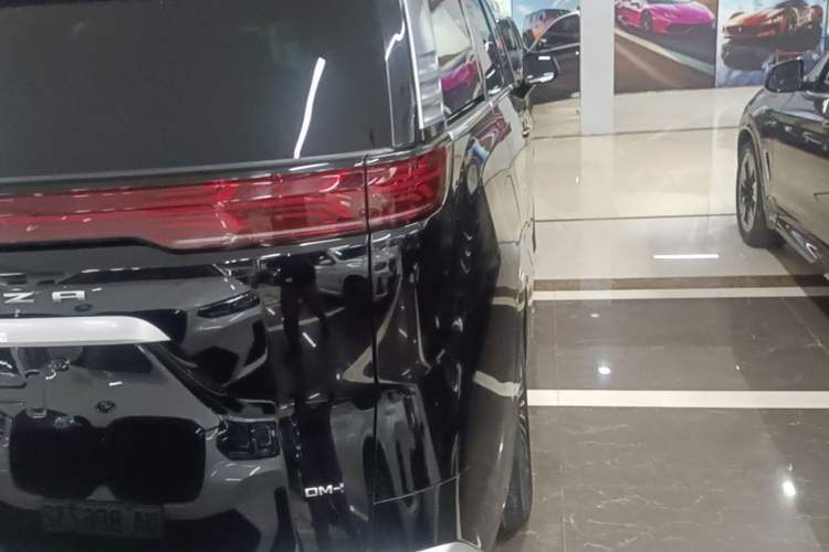 Used Denza D9 2022 DM-i 1040 Prestige Model Exterior 3