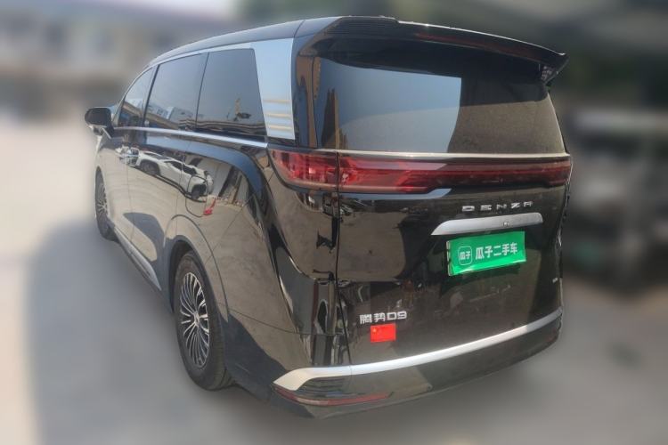 Used Denza D9 2022 DM-i 1040 Prestige Model Exterior 3