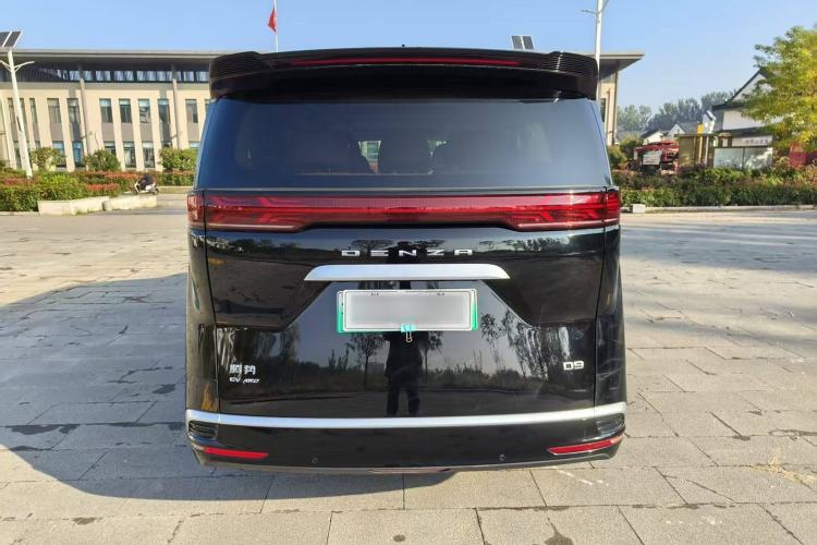 Used Denza D9 2022 EV 600 Four-Wheel Drive Prestige Model Exterior 3