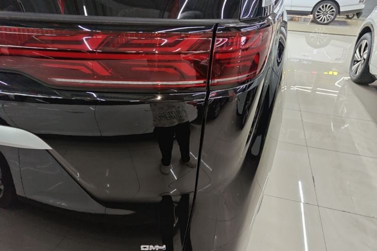 Used Denza D9 2022 DM-i 1040 Prestige Model Exterior 3