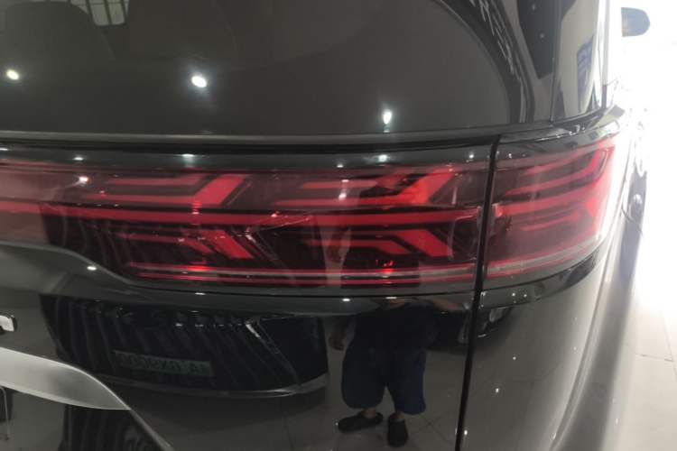 Used Denza D9 2022 DM-i 1040 Prestige Model Exterior 3