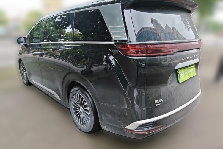 Used Denza D9 2022 DM-i 1040 Prestige Model Exterior 3