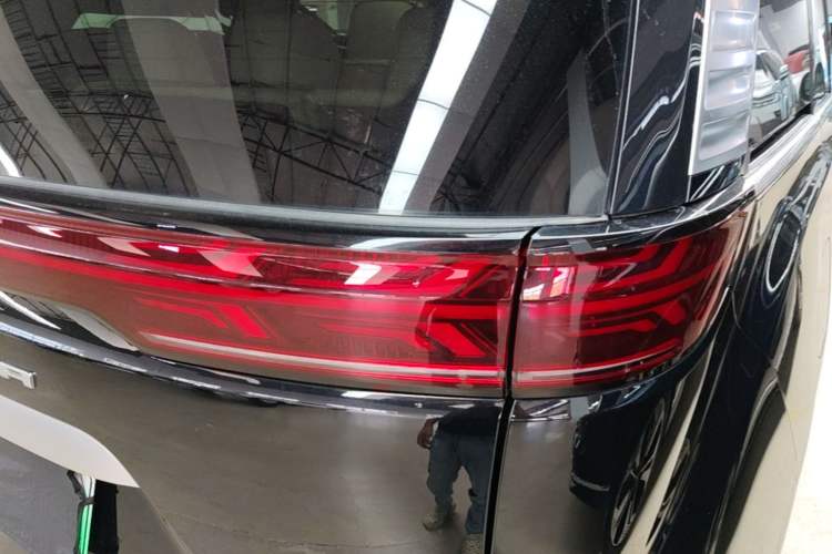 Used Denza D9 2022 DM-i 970 Four-Wheel Drive Flagship Model Exterior 3