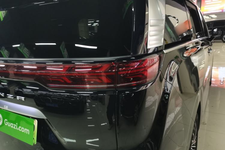 Used Denza D9 2022 DM-i 1040 Prestige Model Exterior 3