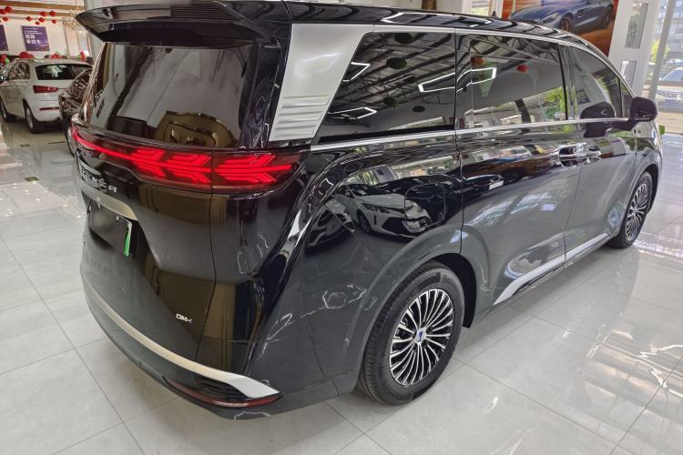 Used Denza D9 2022 DM-i 1040 Prestige Model Exterior 3