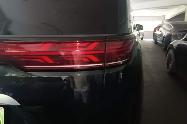 Used Denza D9 2022 EV 600 Four-Wheel Drive Flagship Model Exterior 3
