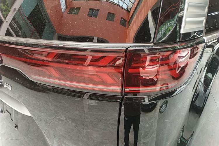 Used Denza D9 2022 DM-i 970 Four-Wheel Drive Flagship Model Exterior 3