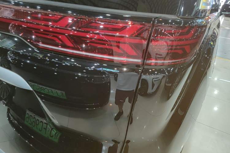 Used Denza D9 2022 DM-i 970 Four-Wheel Drive Flagship Model Exterior 3