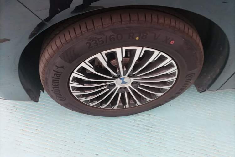 Used Denza D9 2022 DM-i 945 Luxury Model Exterior 4