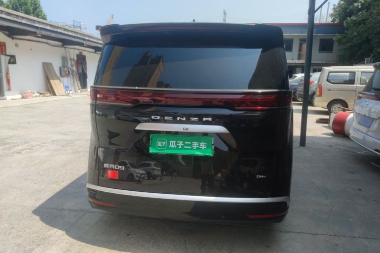 Used Denza D9 2022 DM-i 1040 Prestige Model Exterior 4