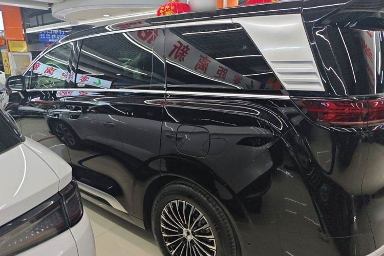 Used Denza D9 2022 DM-i 970 Four-Wheel Drive Flagship Model Exterior 4