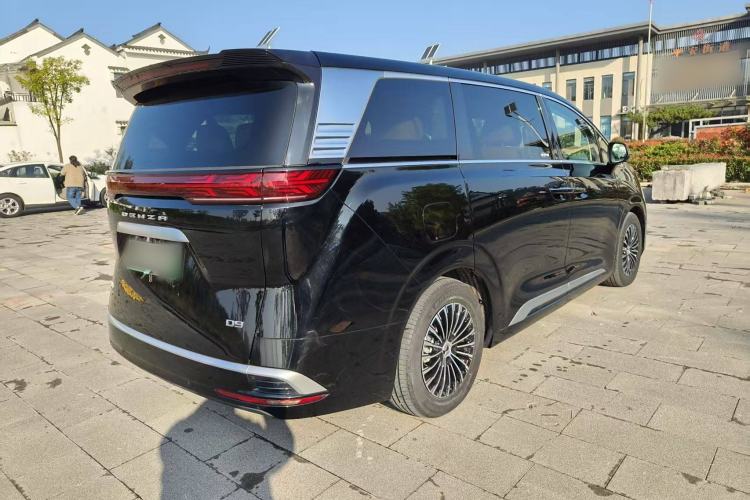 Used Denza D9 2022 EV 600 Four-Wheel Drive Prestige Model Exterior 4