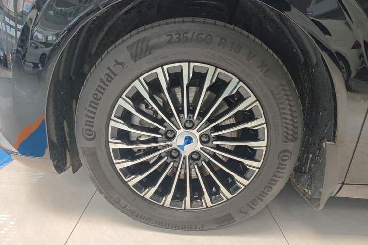 Used Denza D9 2022 DM-i 970 Four-Wheel Drive Prestige Model Exterior 4