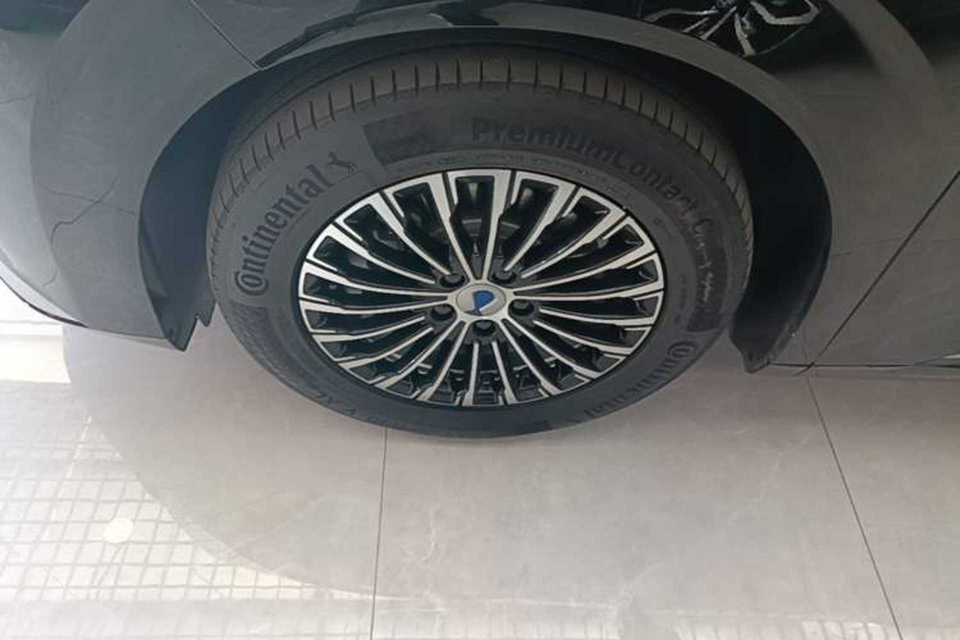 Used Denza D9 2022 DM-i 970 Four-Wheel Drive Prestige Model Exterior 4