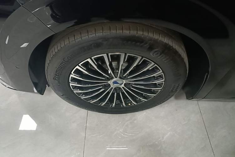 Used Denza D9 2022 DM-i 970 Four-Wheel Drive Flagship Model Exterior 4