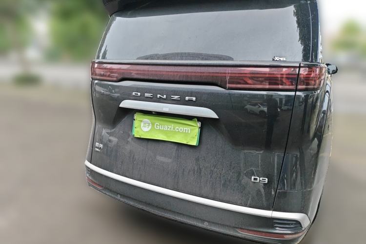 Used Denza D9 2022 DM-i 1040 Prestige Model Exterior 4