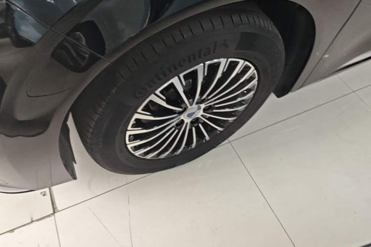Used Denza D9 2022 EV 620 Prestige Model Exterior 4