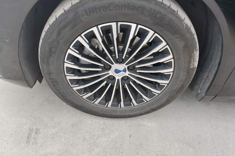 Used Denza D9 2022 EV 600 Four-Wheel Drive Flagship Model Exterior 4