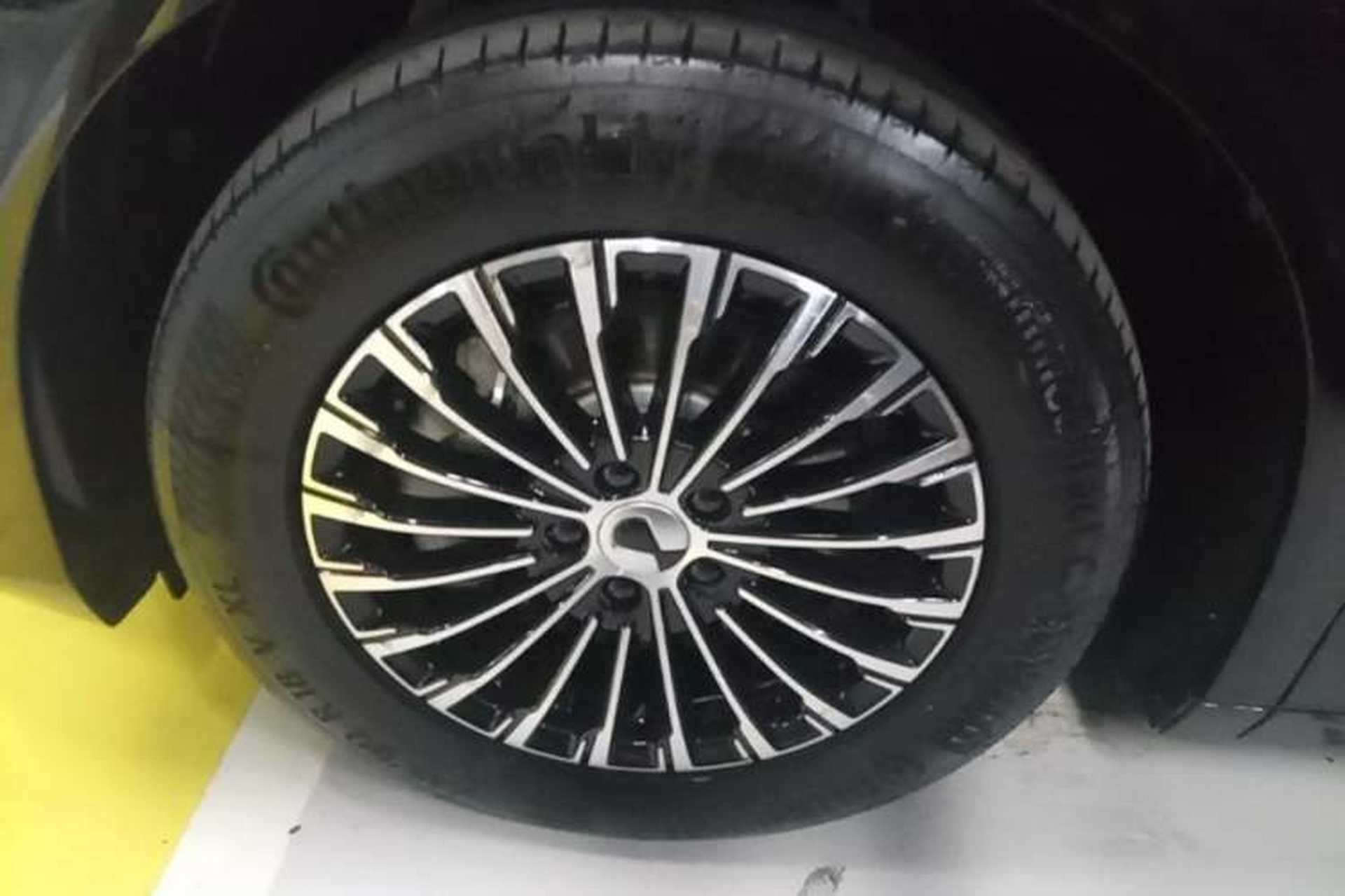 Used Denza D9 2022 DM-i 970 Four-Wheel Drive Prestige Model Exterior 4