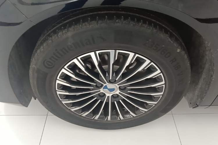 Used Denza D9 2022 DM-i 970 Four-Wheel Drive Prestige Model Exterior 4
